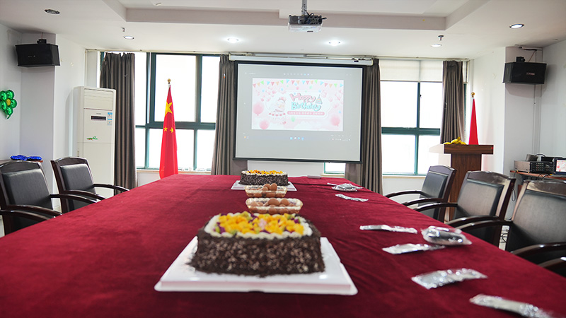 以报答本：leyu.com锅炉照常进行5月份员工生日会，诠释企业温馨文化！